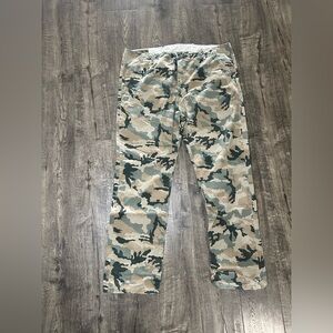 Levi’s Camo Cargo pants 38x30